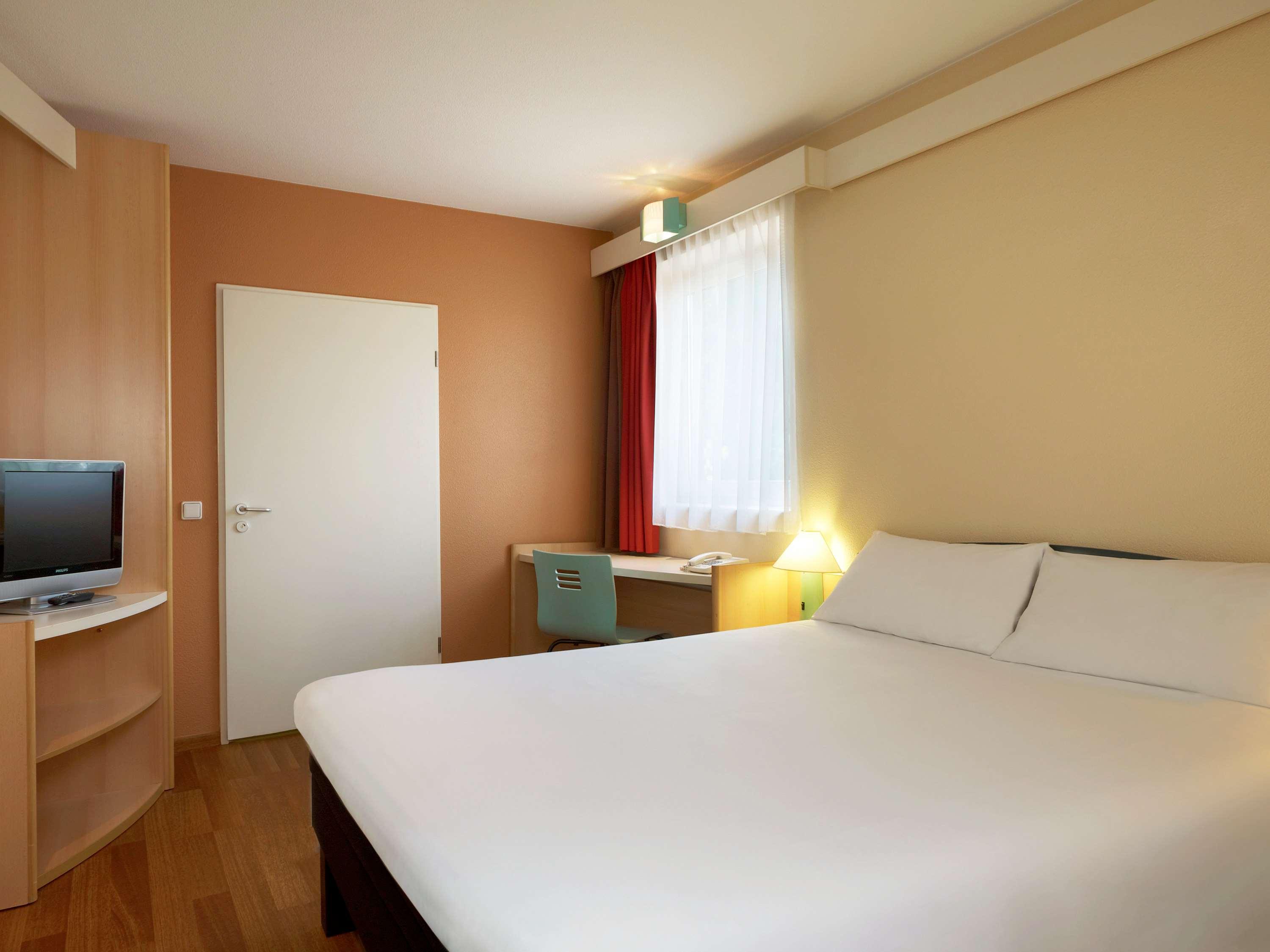 STANDARD, DOUBLE BED, ACCESSIBLE