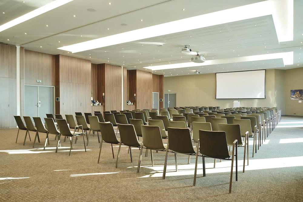 Radisson Blu CDG Airport Terminal Hotel, Paris 46/50