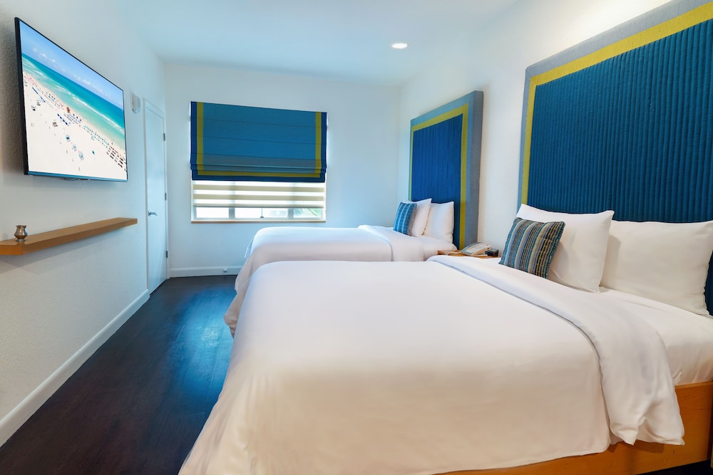 COLLINS, PREMIUM, SUITE, DOUBLE BED