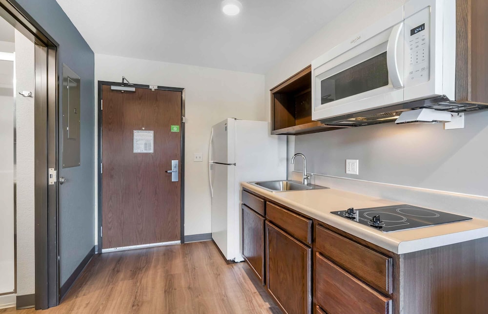 WoodSpring Suites Portland North Gresham 49/53