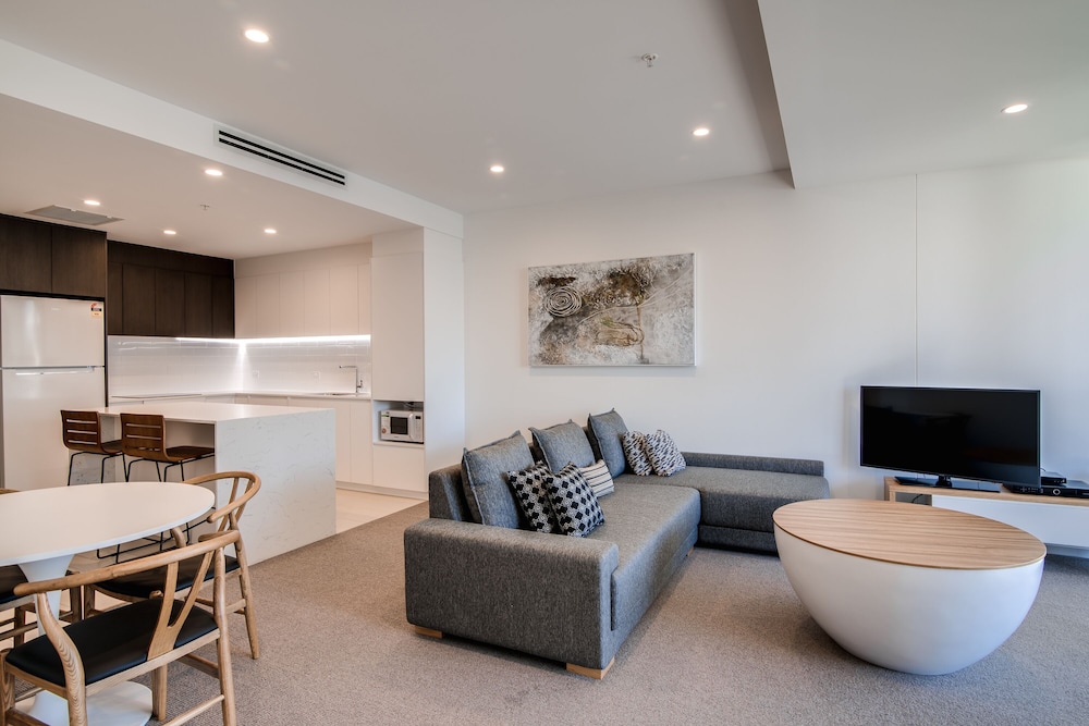 Iconic Kirra Beach Resort 54/72
