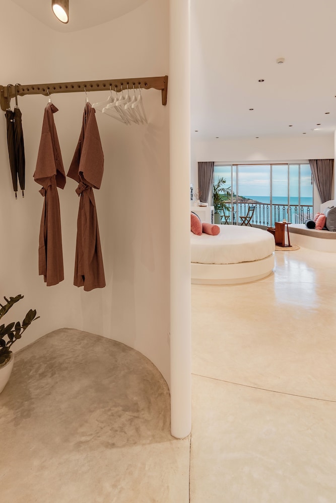 Ampersand Resort 9/50