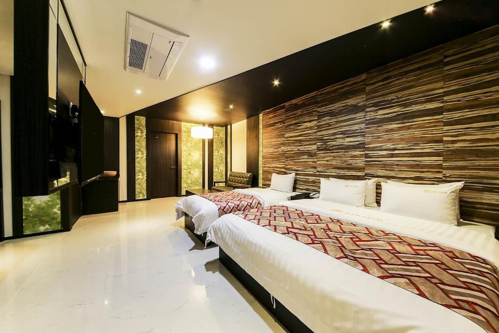 Elga Hotel 21/67