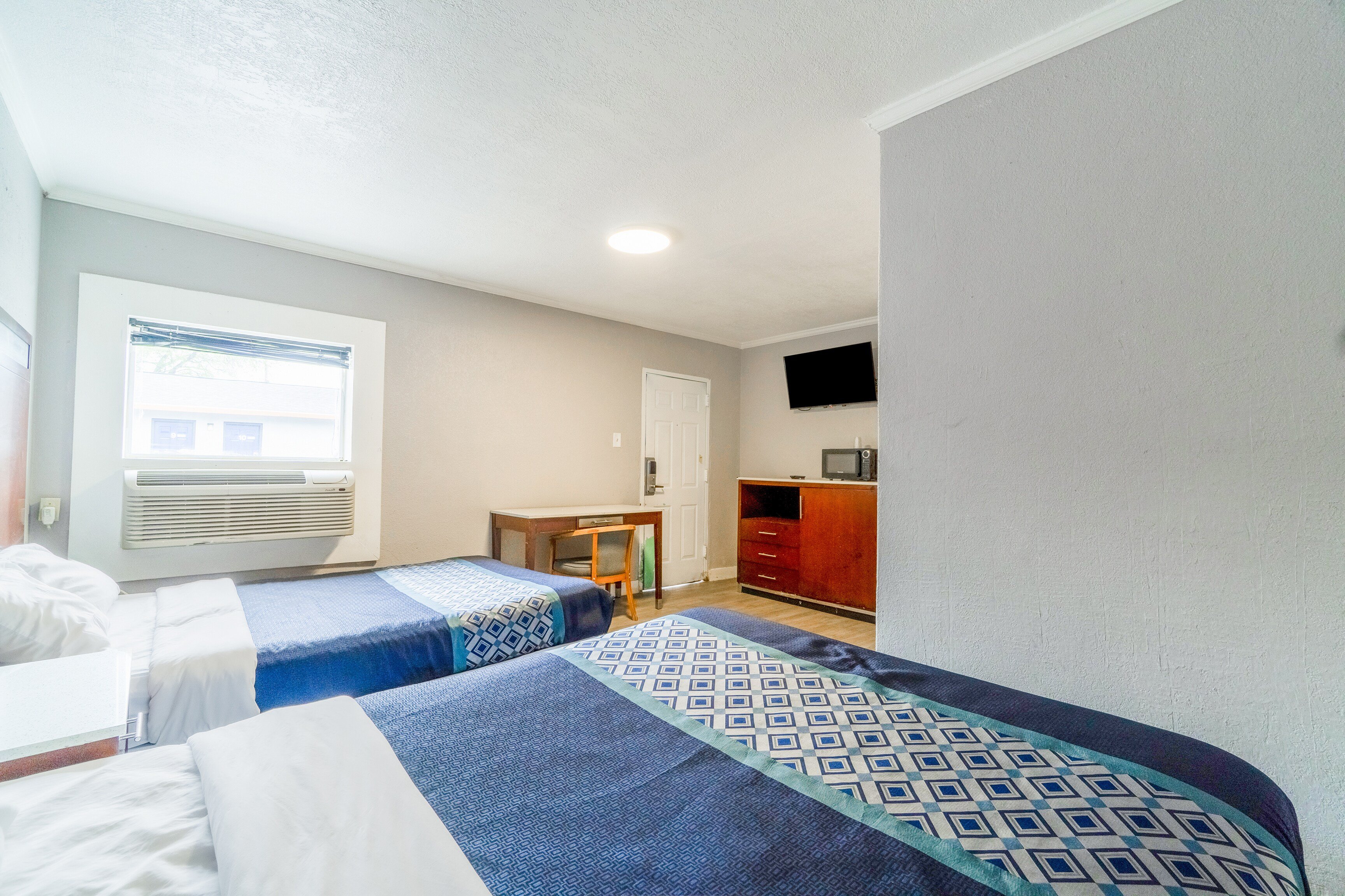 2 Full Beds Non-Smoking، Alamo Oasis Inn and Suites By OYO San Antonio 7/10