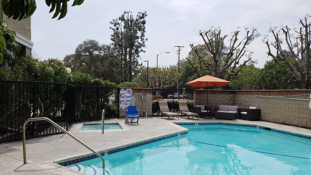 Oak Tree Inn 11/44