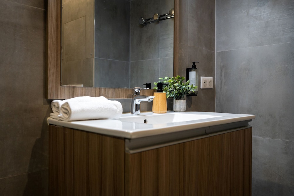 Nemea Paris Levallois 55/56