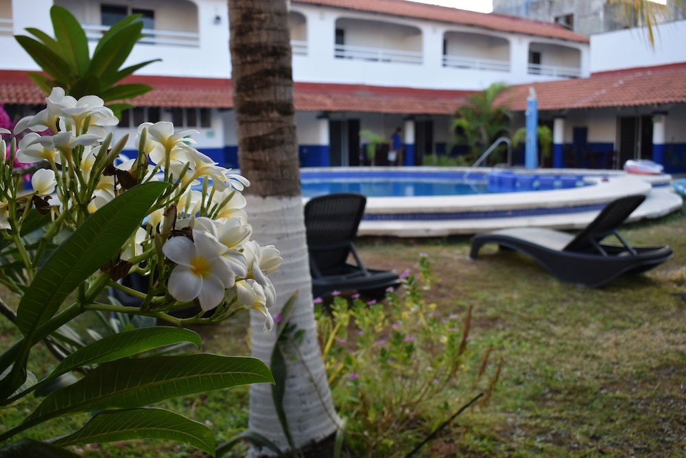 Hotel Plaza Almendros, Isla Mujeres 35/39