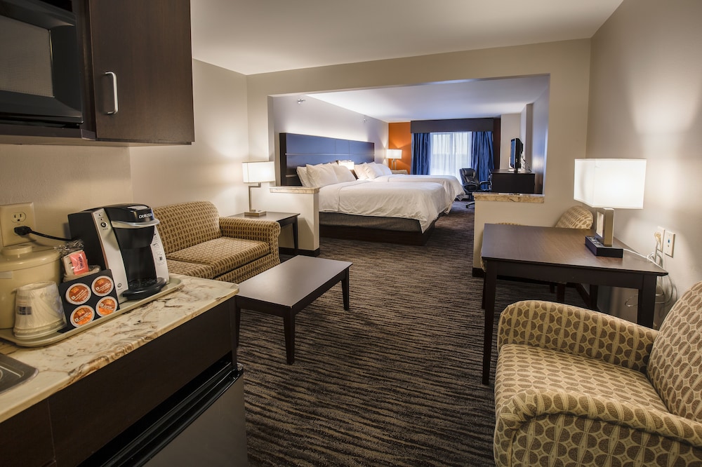 suite, multiple beds