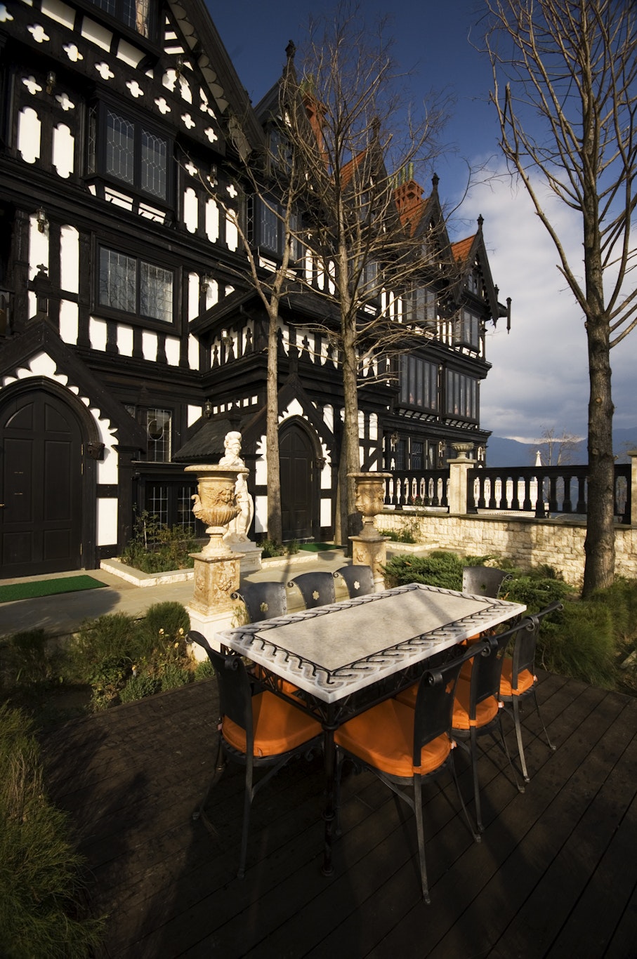 The Old England Manor 60/61