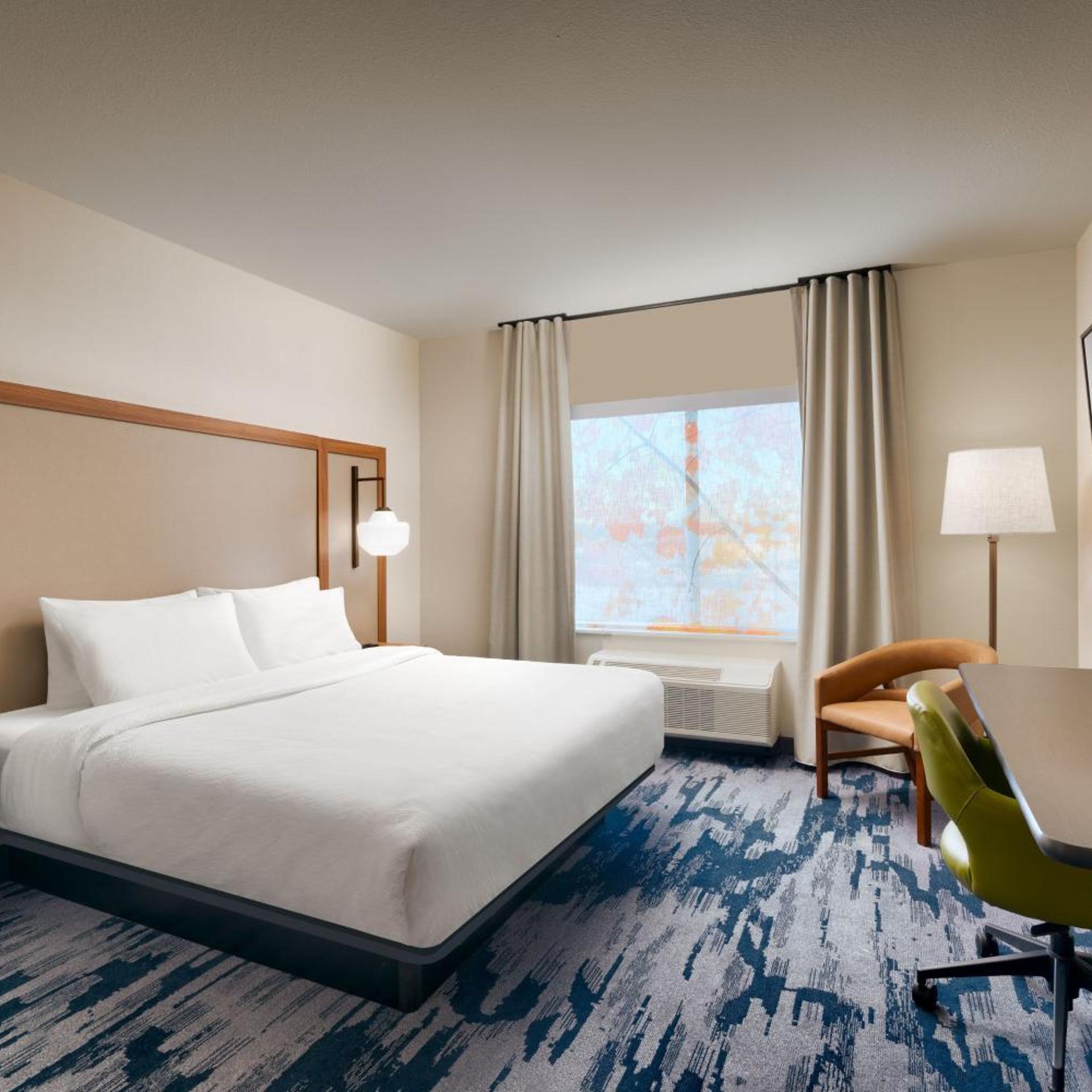 Room, King Bed, Urban View, Accessible