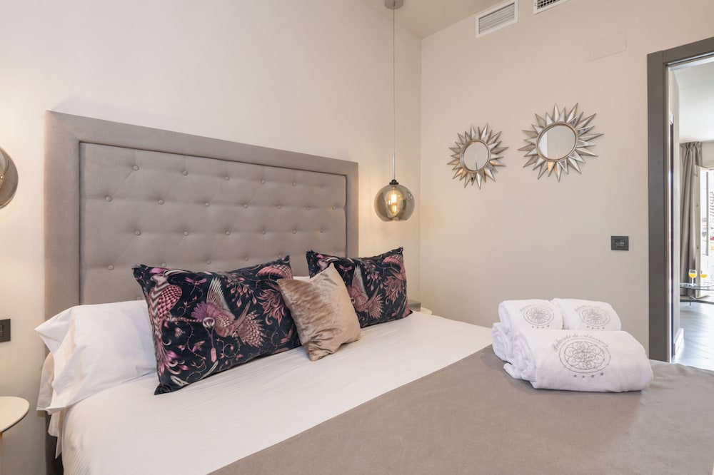 1 Bedroom, Apartment, Queen Bed, Sofa, Terrace, Top Floor