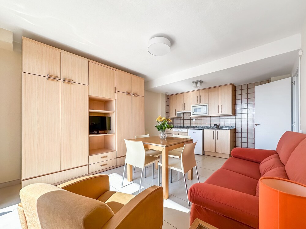 APARTAMENTOS LOS ARCES 43/65