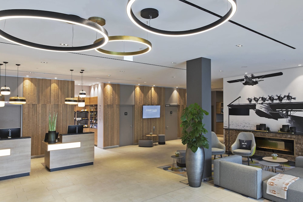 Lobby at Courtyard Oberpfaffenhofen Munich South, GILCHING