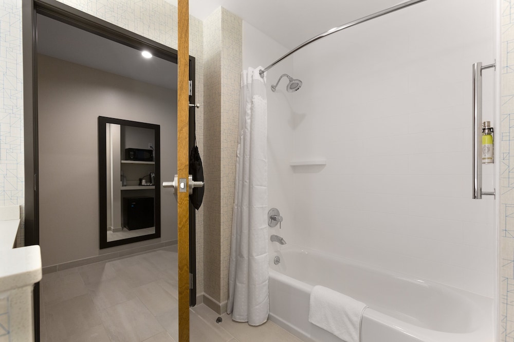 Holiday Inn Express Lake Park 13/41