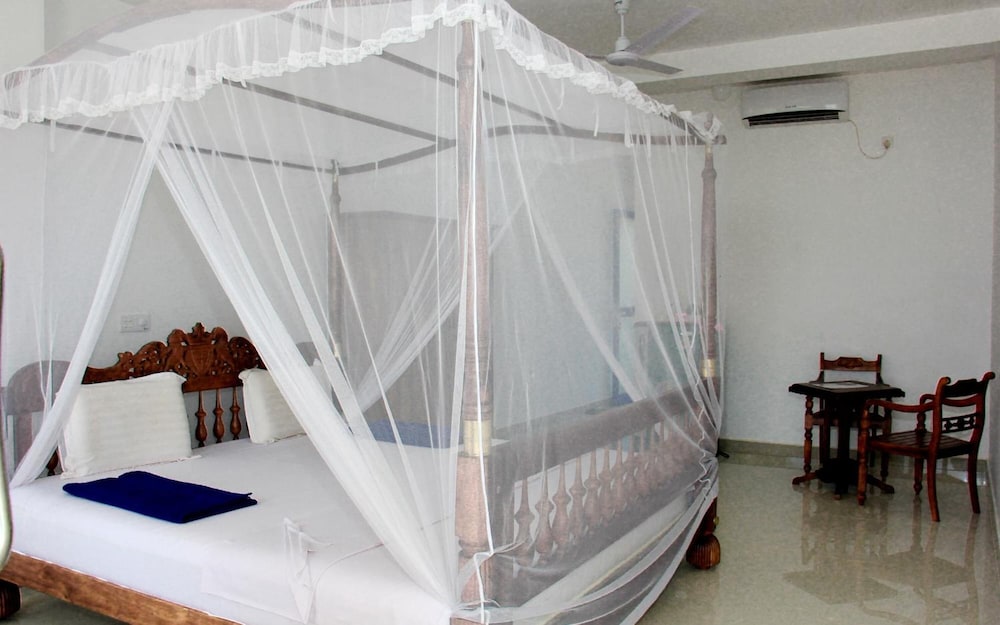 Paradise Beach Resort 10/50