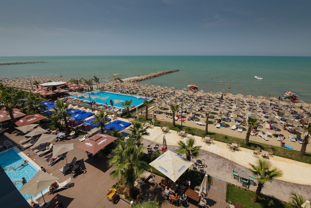 Brilliant Hotel & SPA Golem 34/43