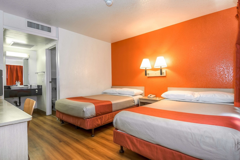 Motel6 Corona, CA - Norco 24/70