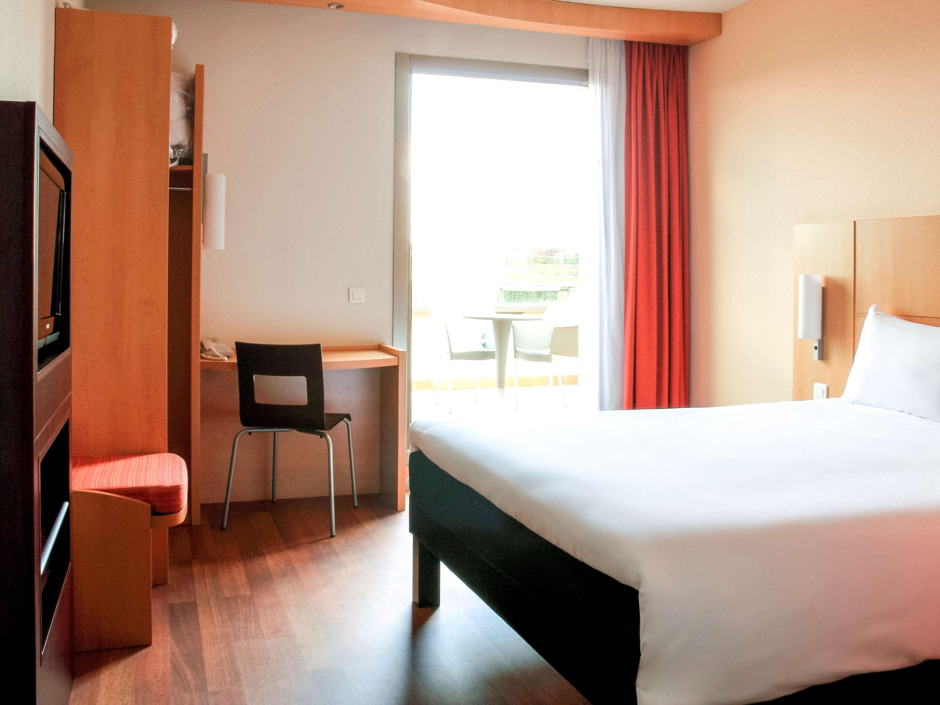 ROOM, TERRACE
