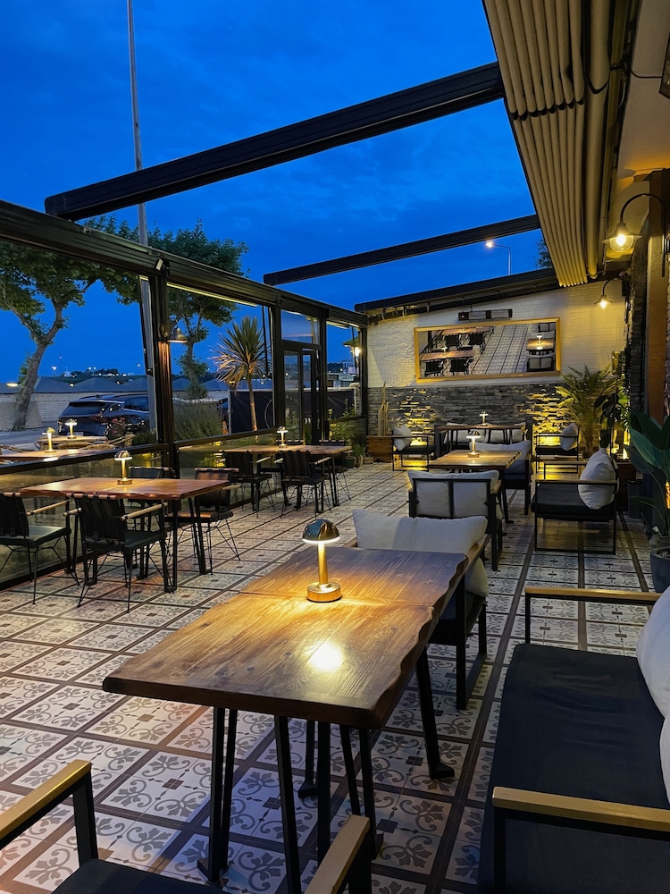 8 Rooms Boutique Hotel 33/50