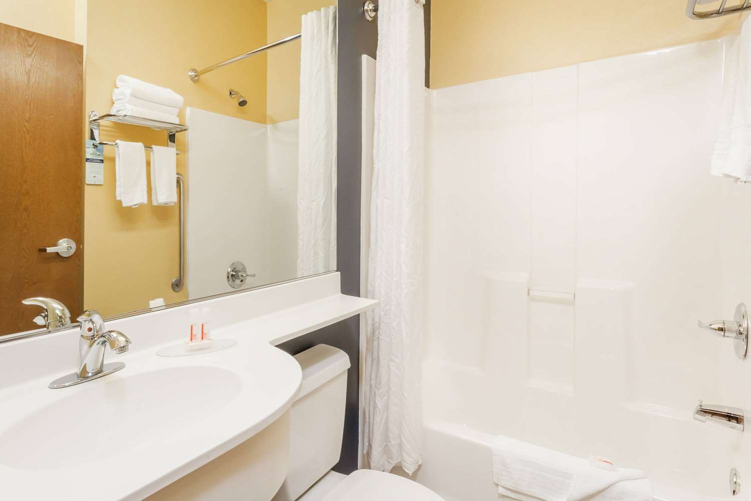Microtel Inn & Suites By Wyndham Dickson City/Scranton 22/23