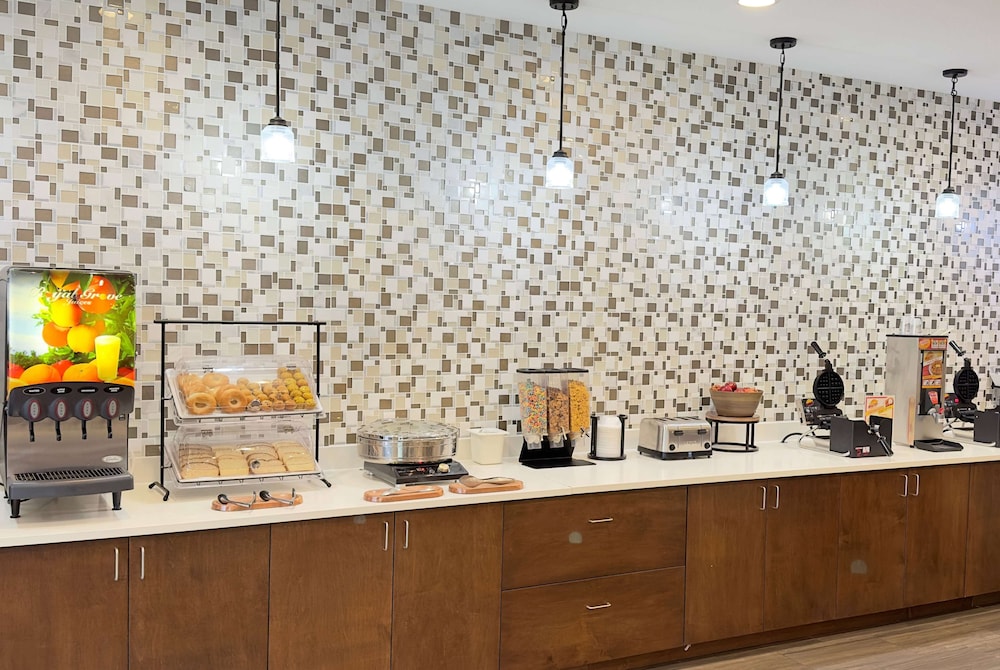 La Quinta Inn & Suites by Wyndham Jackson/Cape Girardeau 9/51