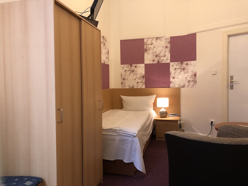 Castell Hotel 48/49