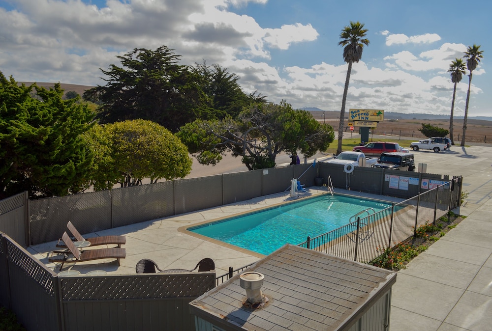 Sea Breeze Inn 57/64