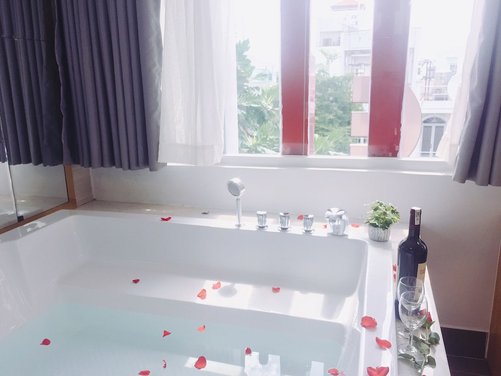 Hong Bao Thach Hotel 32/50