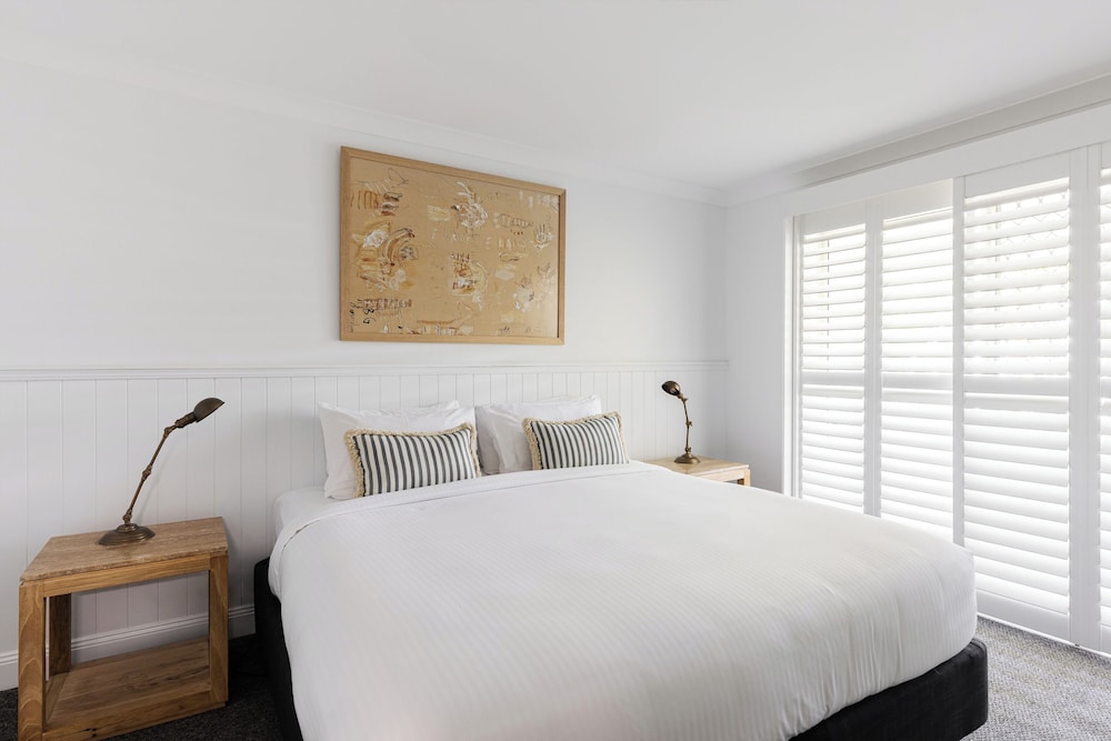 2 BEDROOMS, DELUXE, APARTMENT