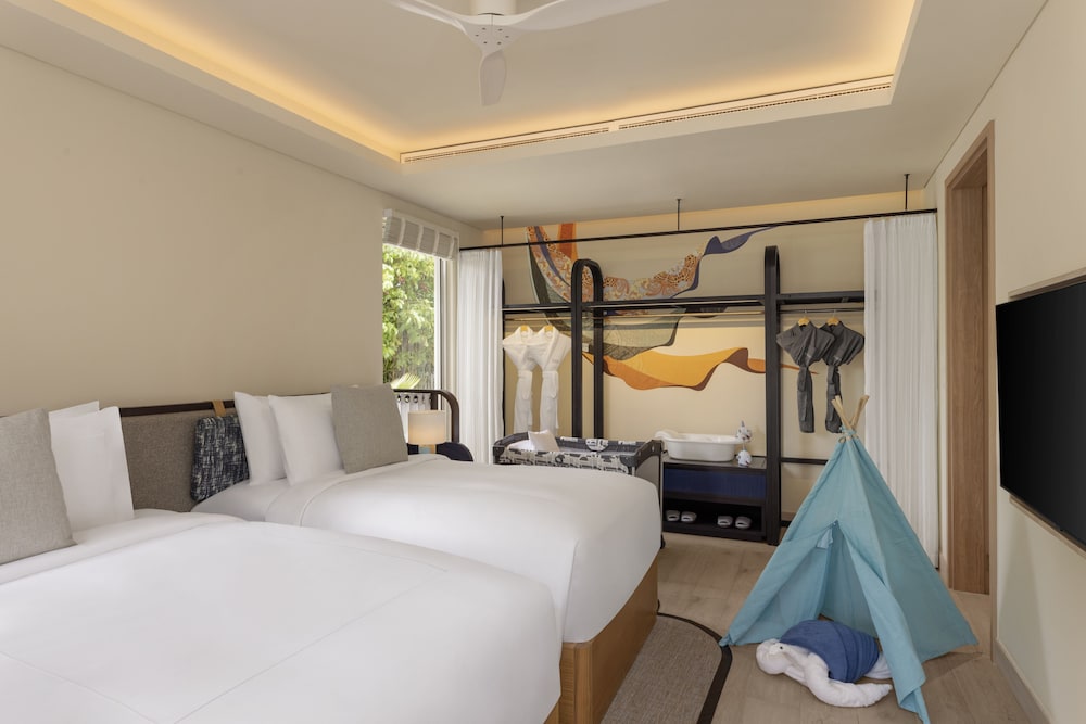 2 Bedrooms, Beach Pool, Villa, King and Twin Beds