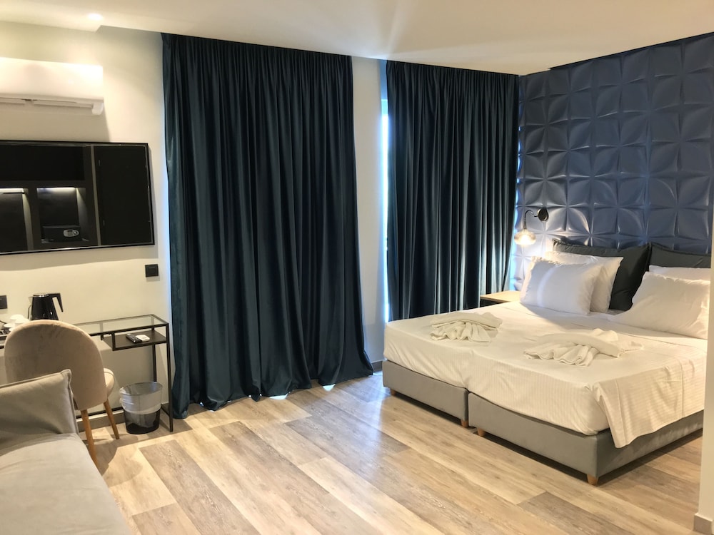 Deluxe, Double Bed, 2 Sofa