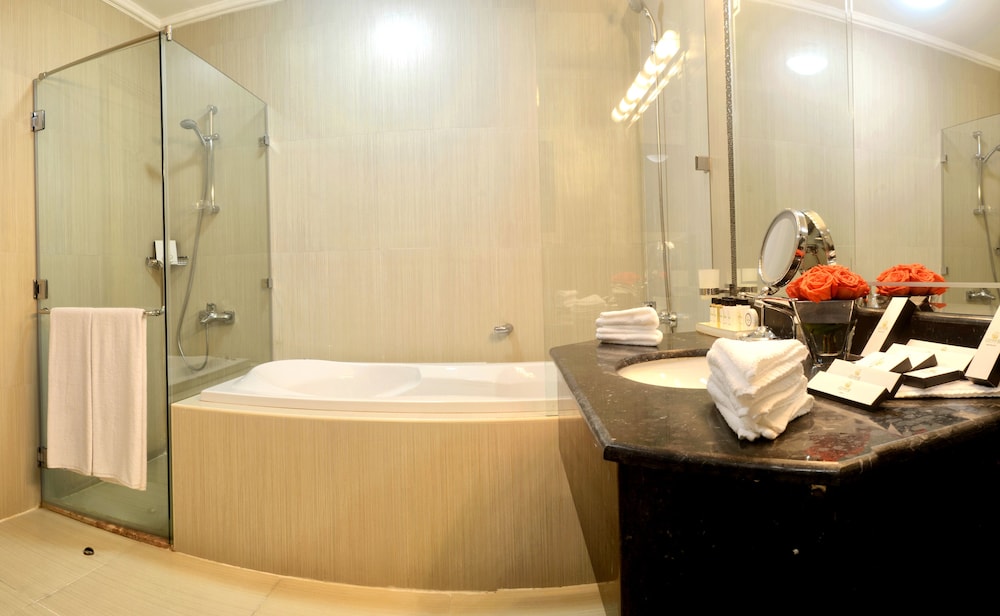 Magnum Hotel and Suites West Bay 54/54