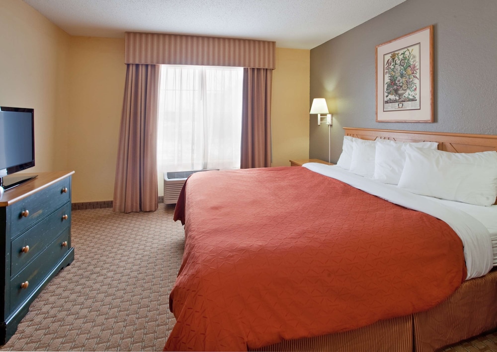 Country Inn & Suites by Radisson, Bloomington-Normal West, IL 11/56