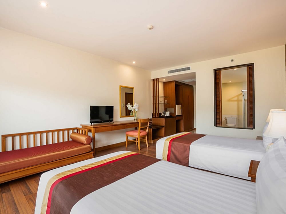 Naithonburi Beach Resort 11/43