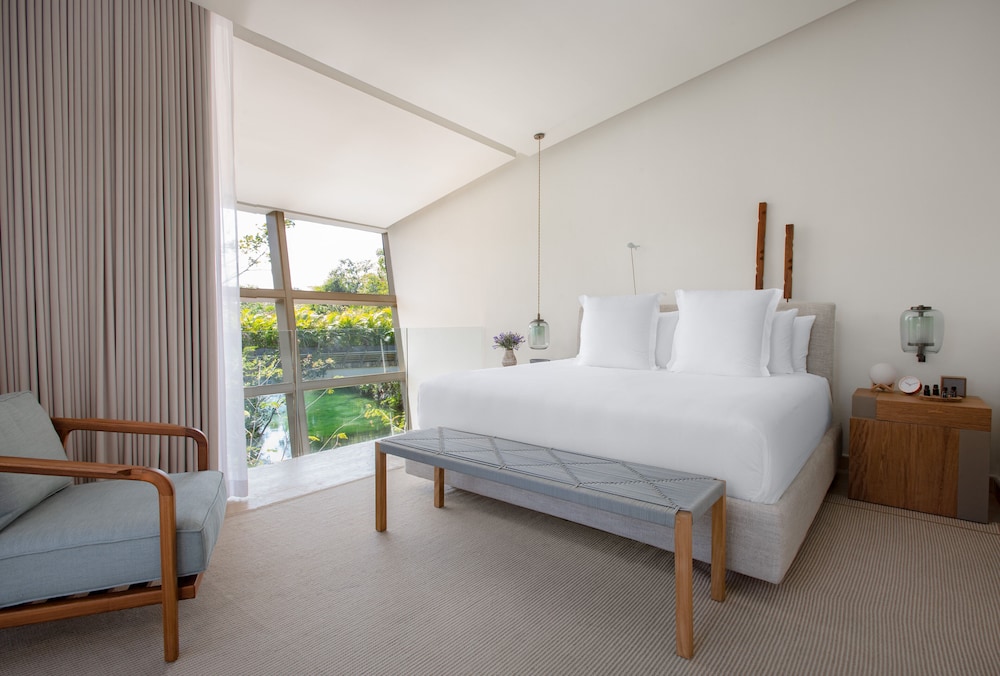 Wellness, Suite, King Bed, Sofa