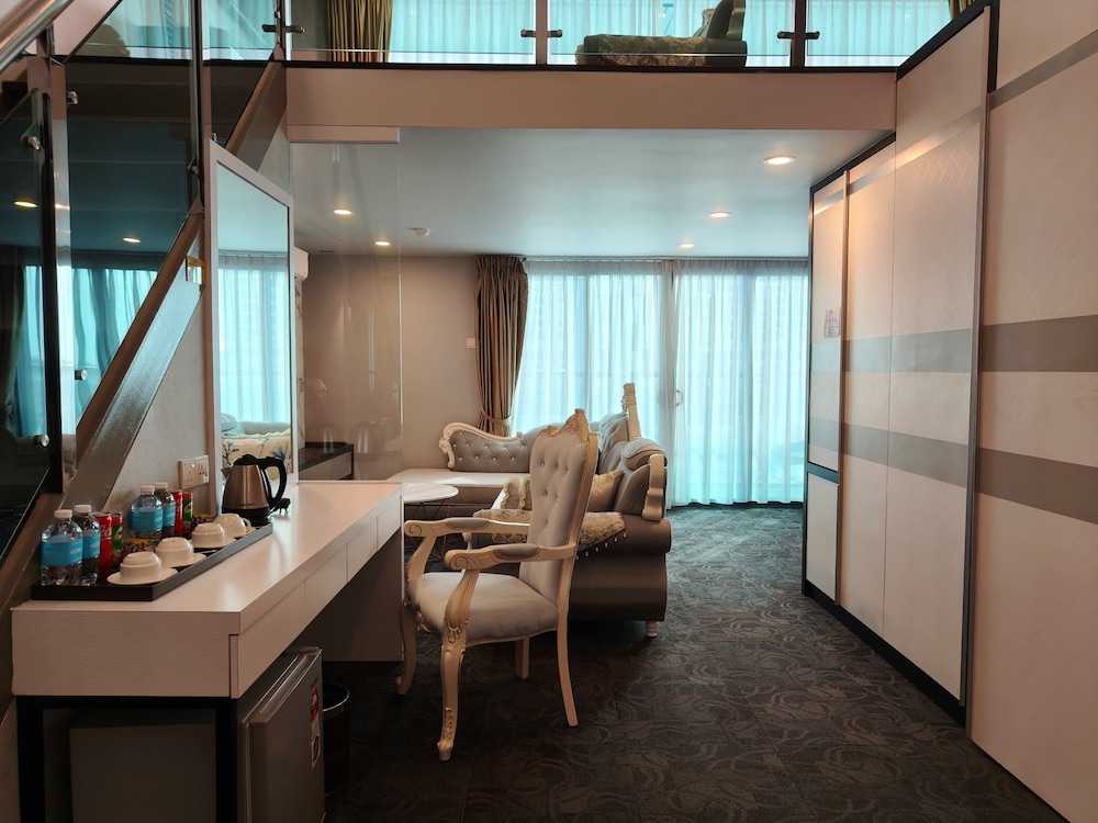 Asiatic Hotel 37/50