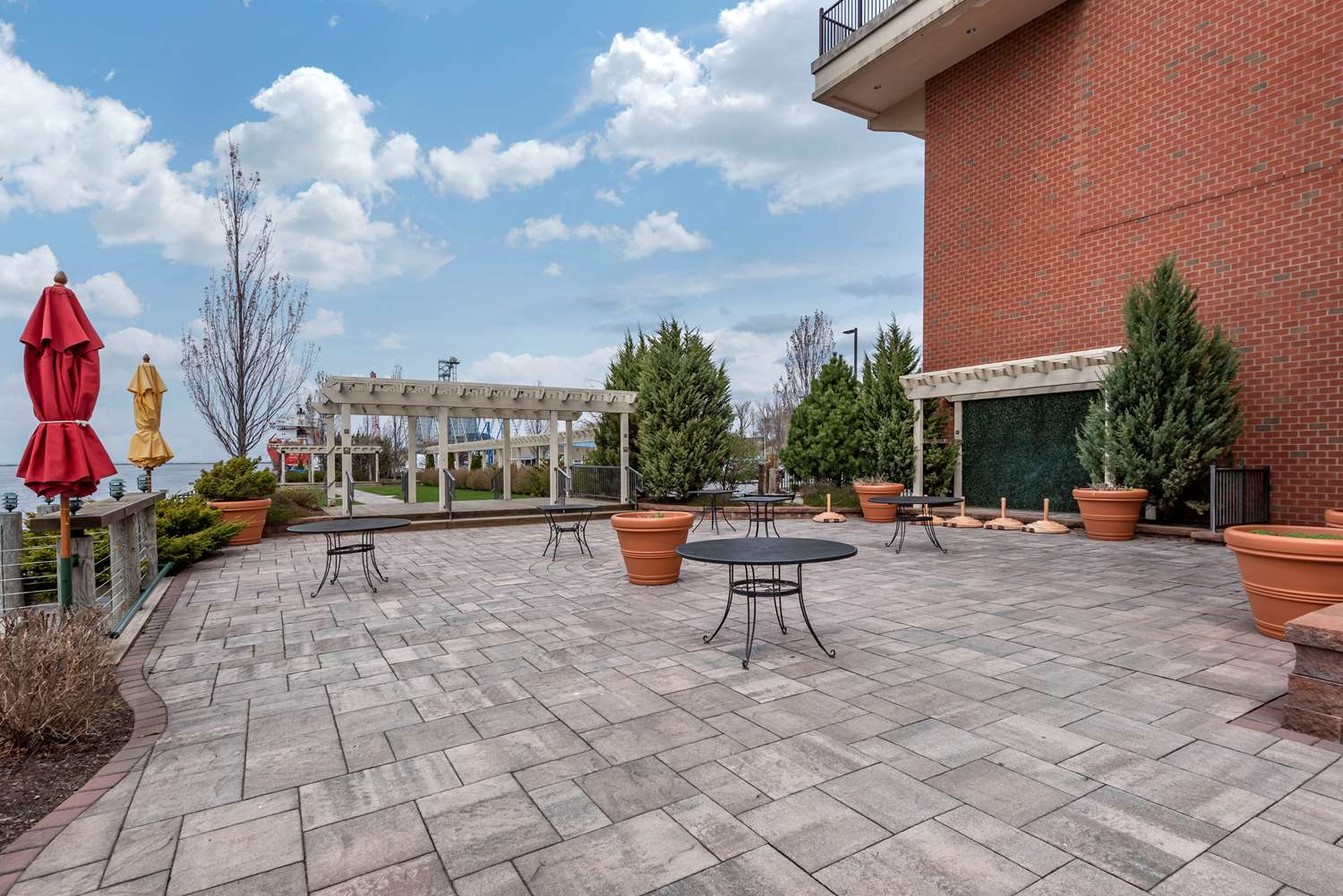 Best Western Plus Oswego Hotel And Conference Center 20/24