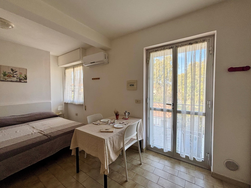 Room at Villa Paola, LOANO
