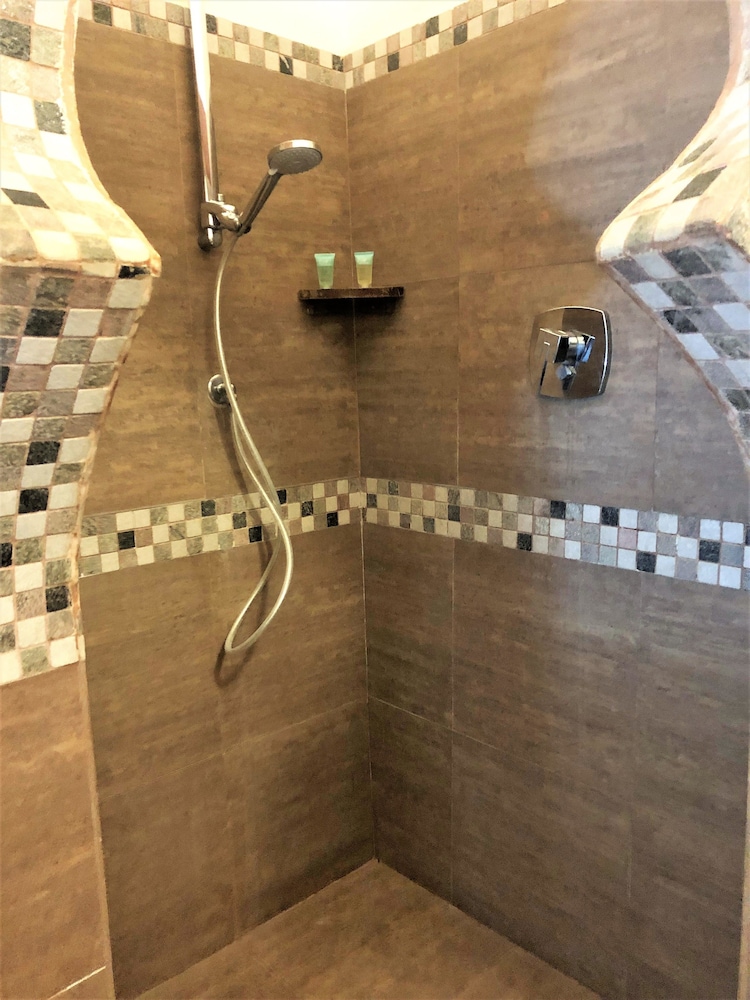 Beyt Al Salaam Boutique Hotel 36/63