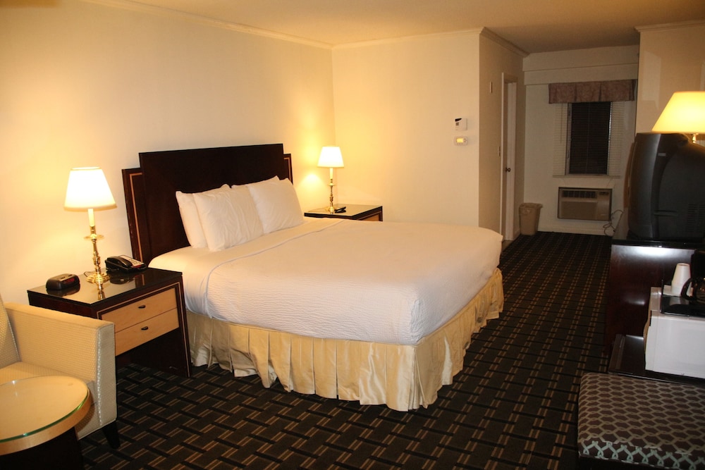 Bedford Plaza Hotel 48/50