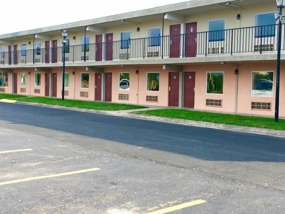 Americas Best Value Inn Danville, IL 5/50