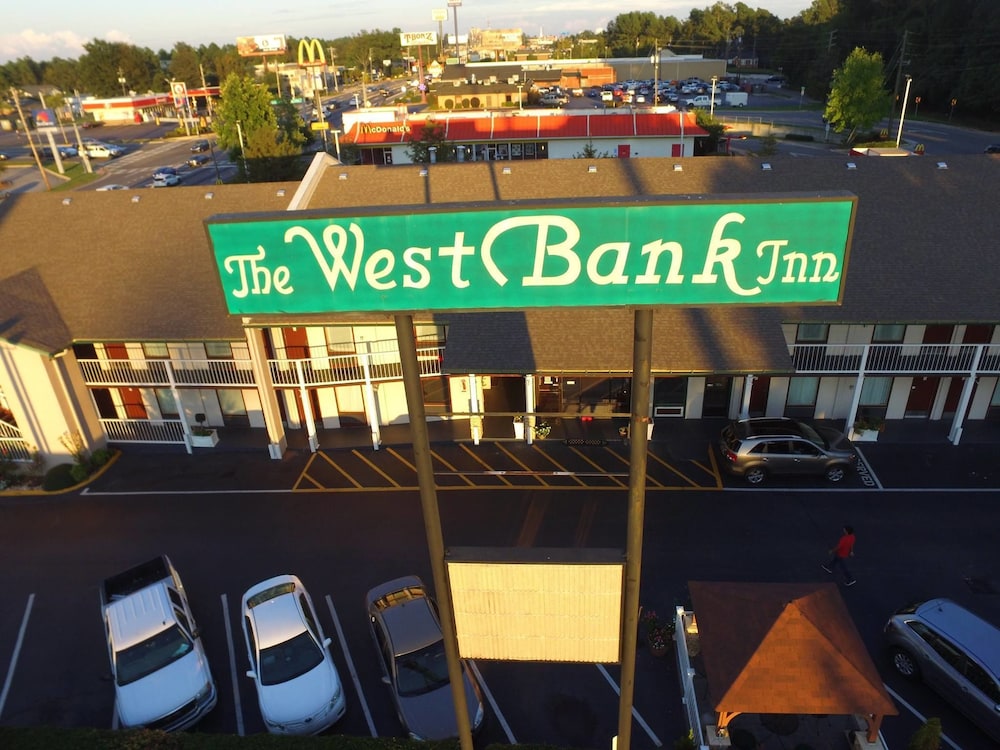 West Bank Inn 8/60