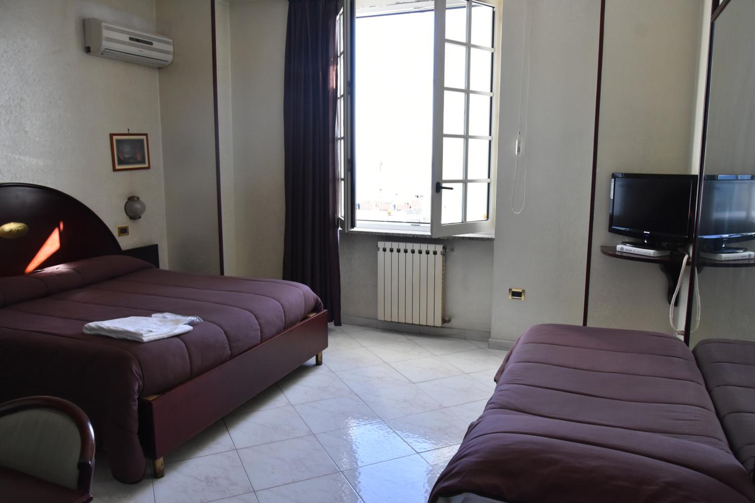 Room, Triple
