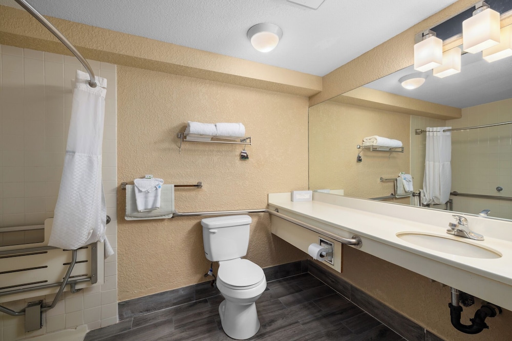 جناح بسرير كينج بغرفة نوم واحدة، Ramada By Wyndham Portland 5/7