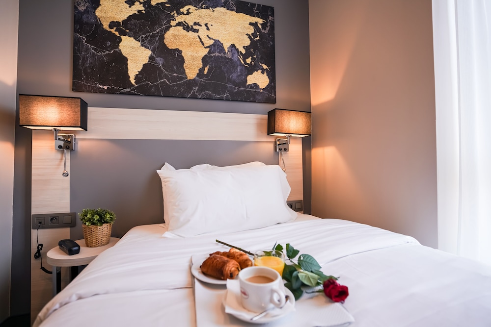 Hotel Univers 34/50