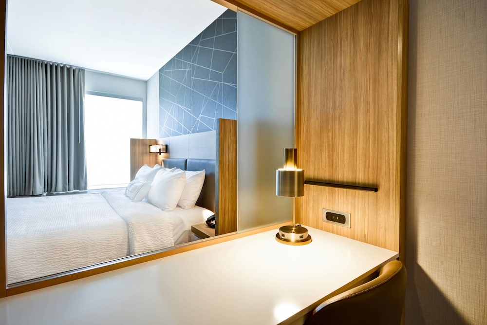 Springhill Suites Cincinnati Blue Ash 11/46