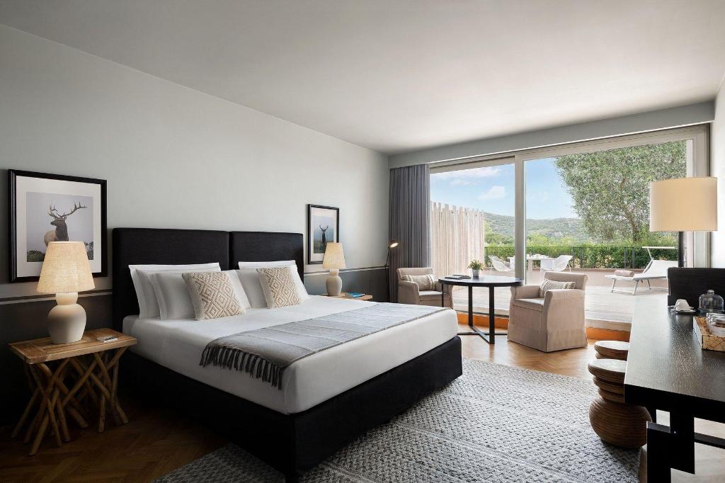 Tuscany, Junior Suite, King Bed, Garden View, Balcony, Middle Floor