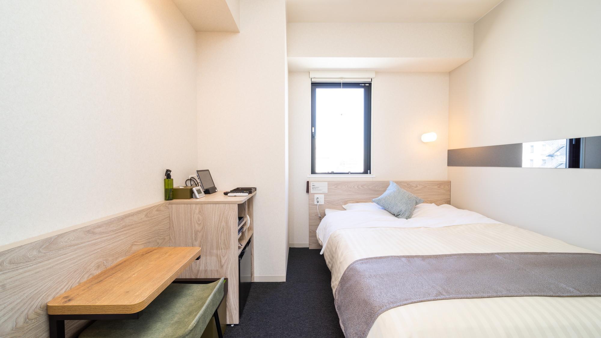 ROOM, DOUBLE BED