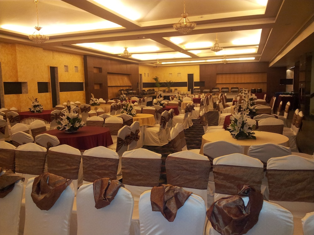 Hk Clarks Inn Amritsar 14/25