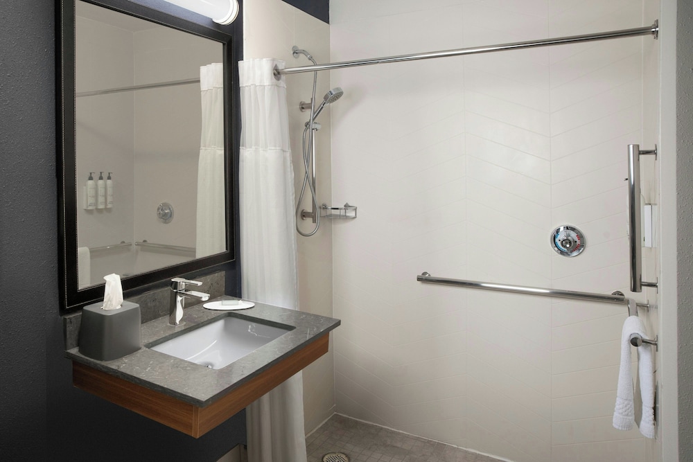 Fairfield Inn & Suites By Marriott Waco North 72/73